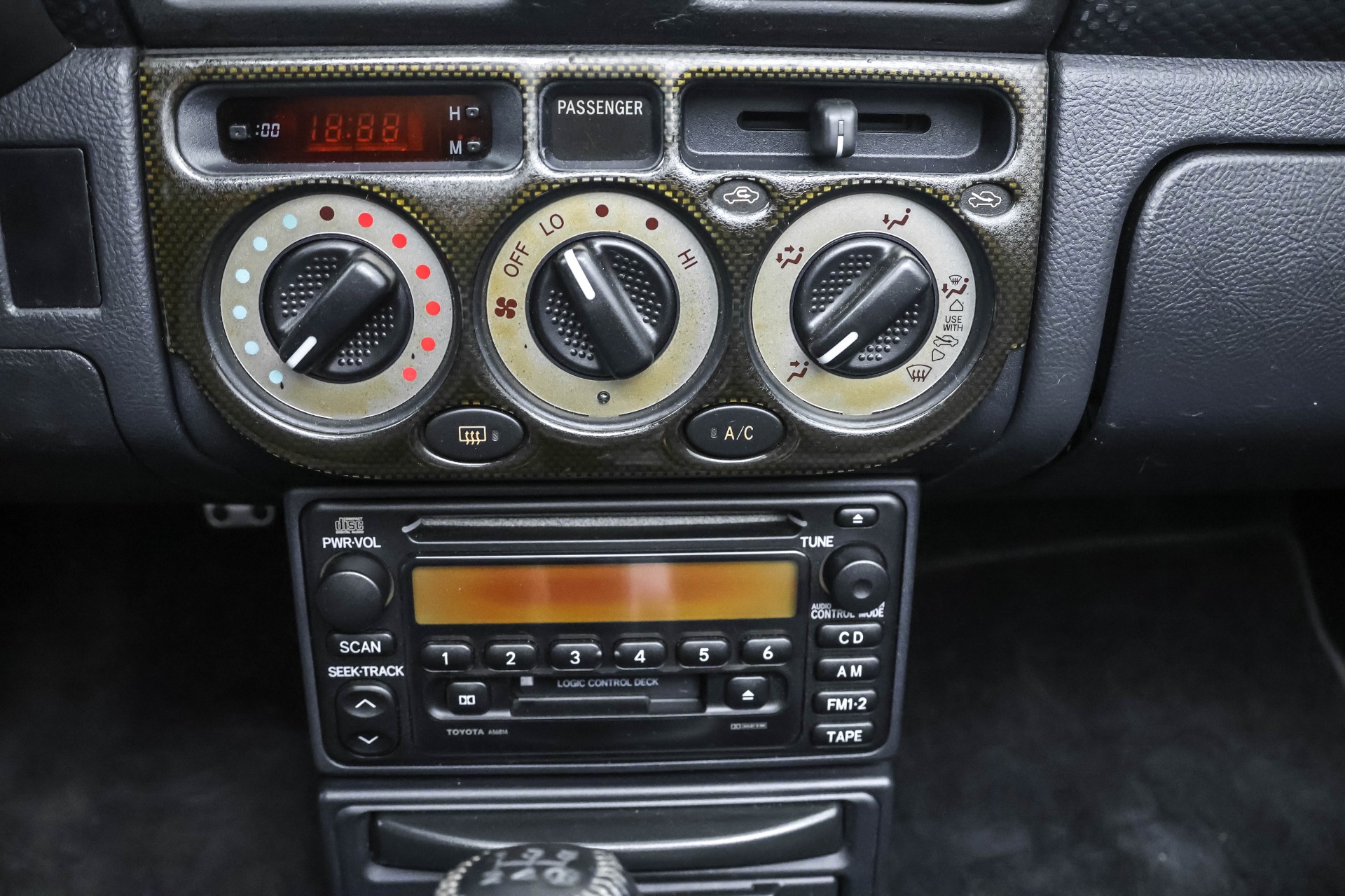 2001 Toyota MR2 Spyder photo 11