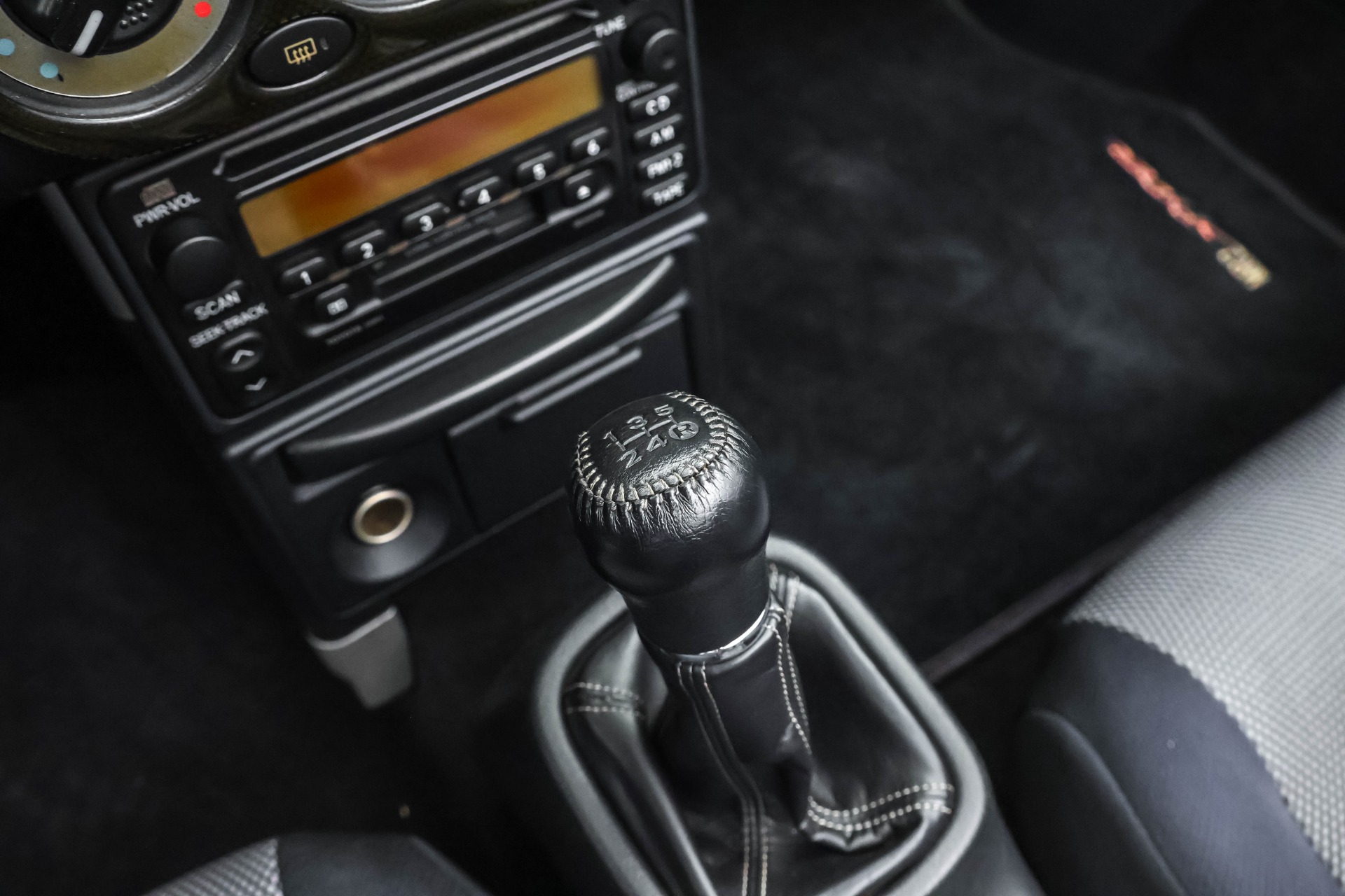 2001 Toyota MR2 Spyder photo 12