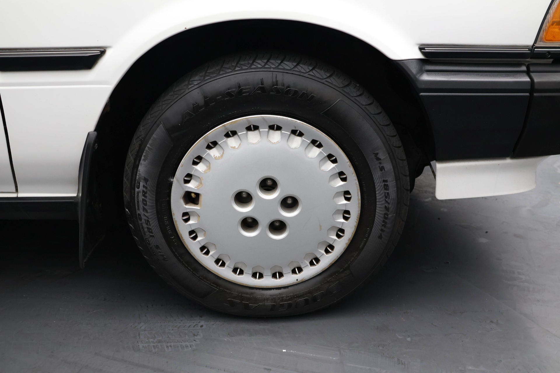 1987 Toyota Camry DX photo 13
