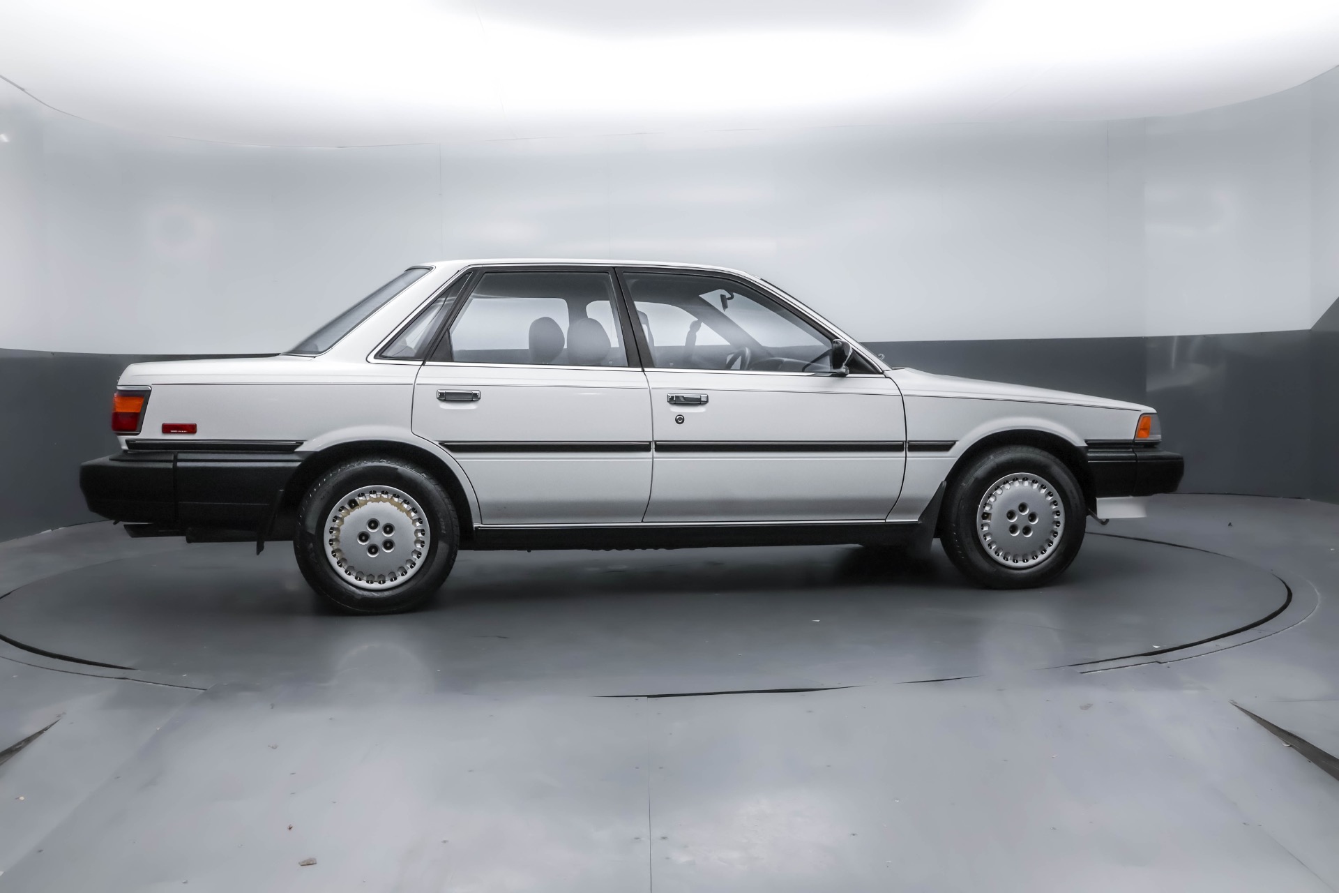 1987 Toyota Camry DX photo 16