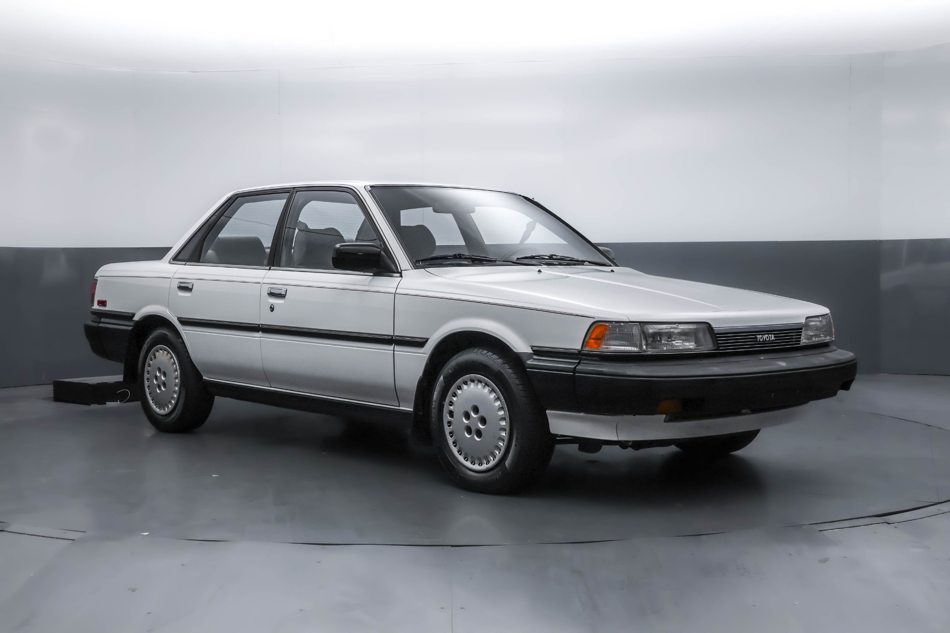 1987 Toyota Camry DX photo 17