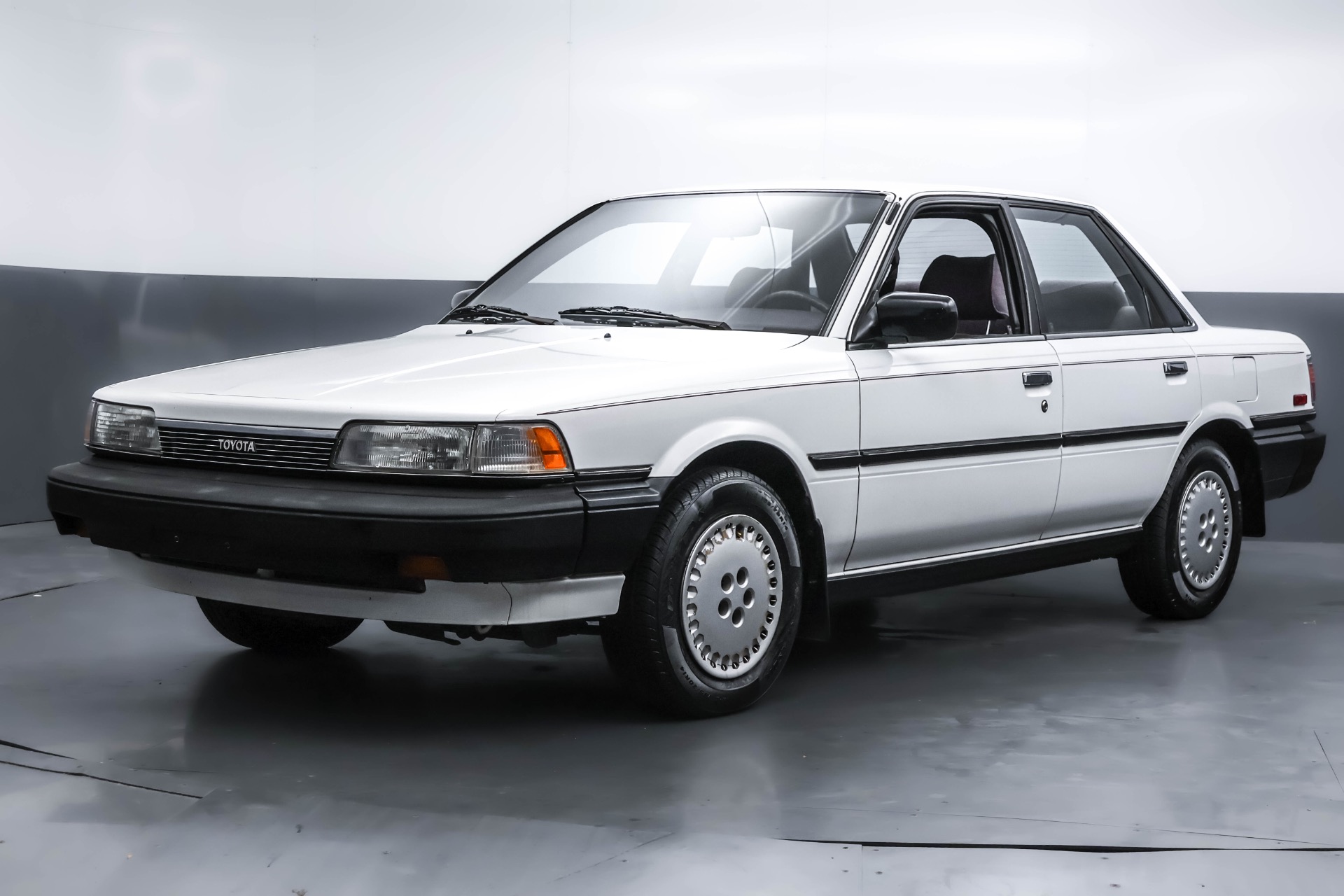 1987 Toyota Camry DX photo 19
