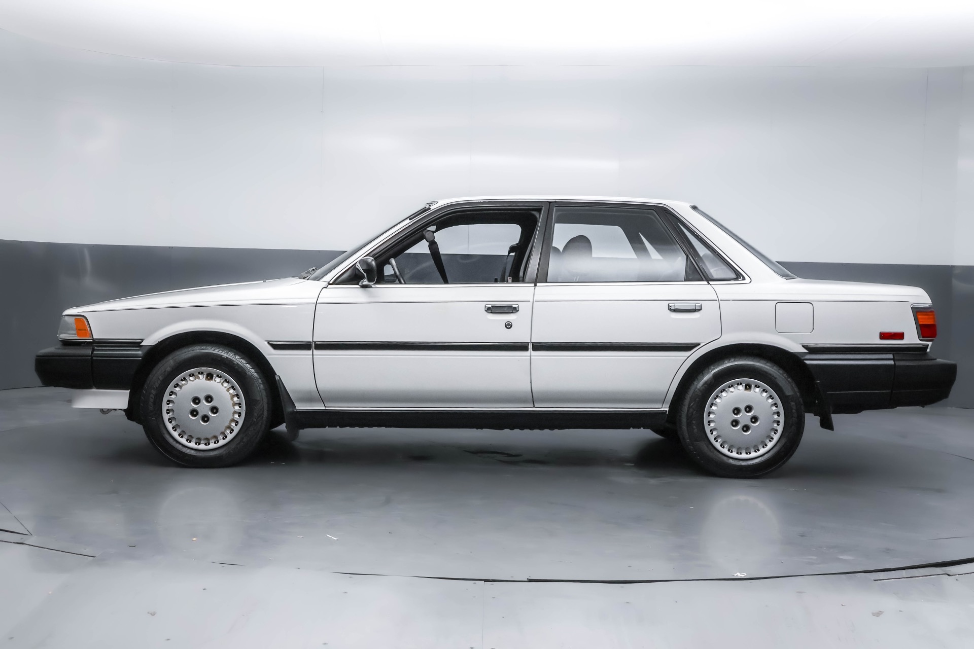 1987 Toyota Camry DX photo 20