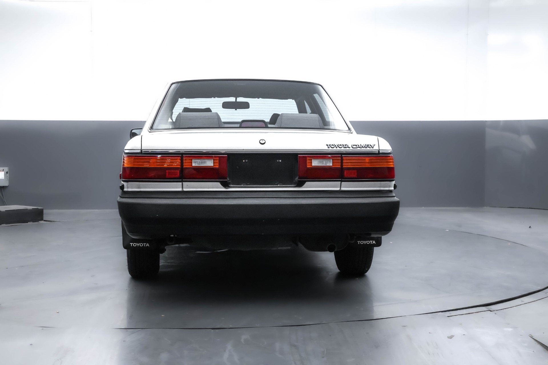1987 Toyota Camry DX photo 22