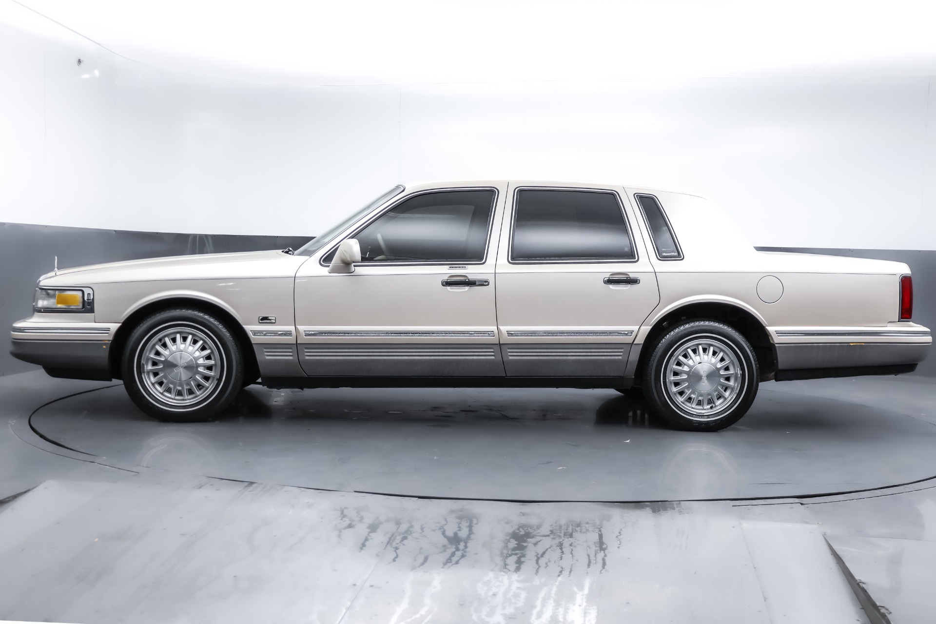 Used 1995 Lincoln Town Car Signature For Sale (Sold) | Private