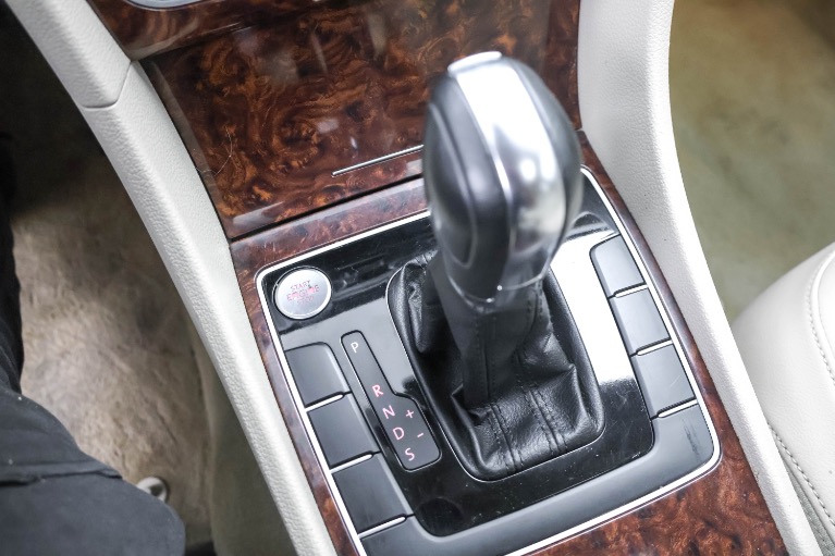 2013 Volkswagen Passat SEL - Photo 35