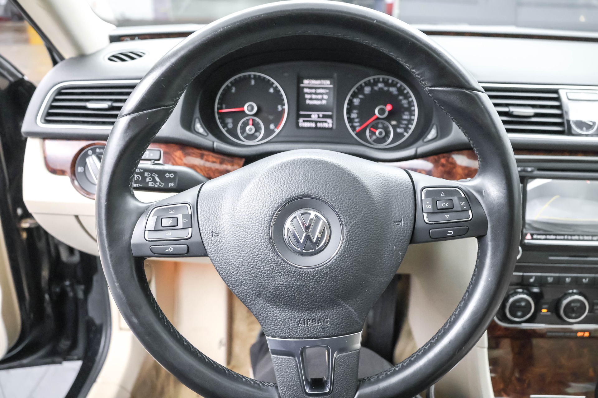 2013 Volkswagen Passat SEL - Photo 8
