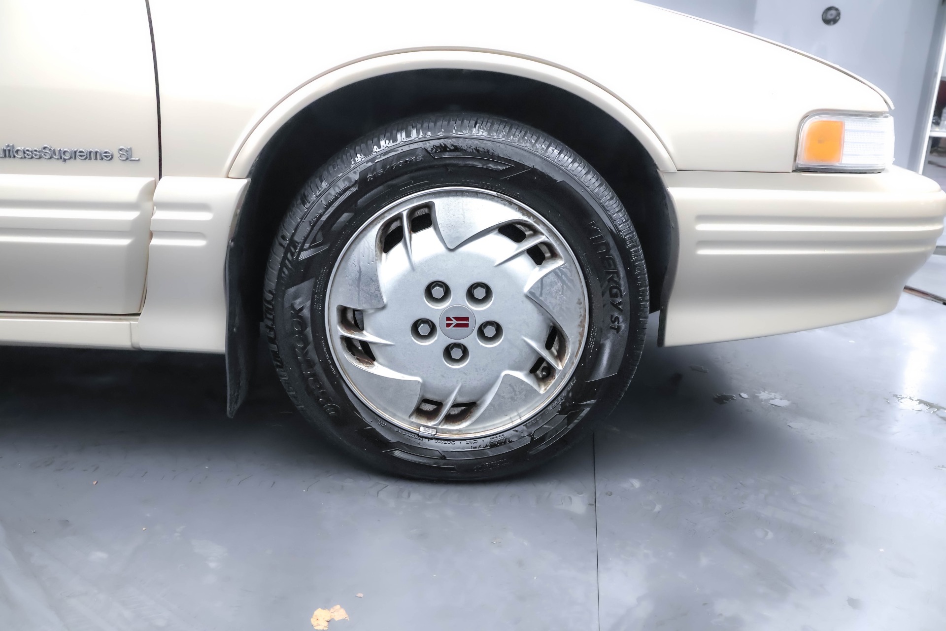 1994 Oldsmobile Cutlass Supreme - Photo 24