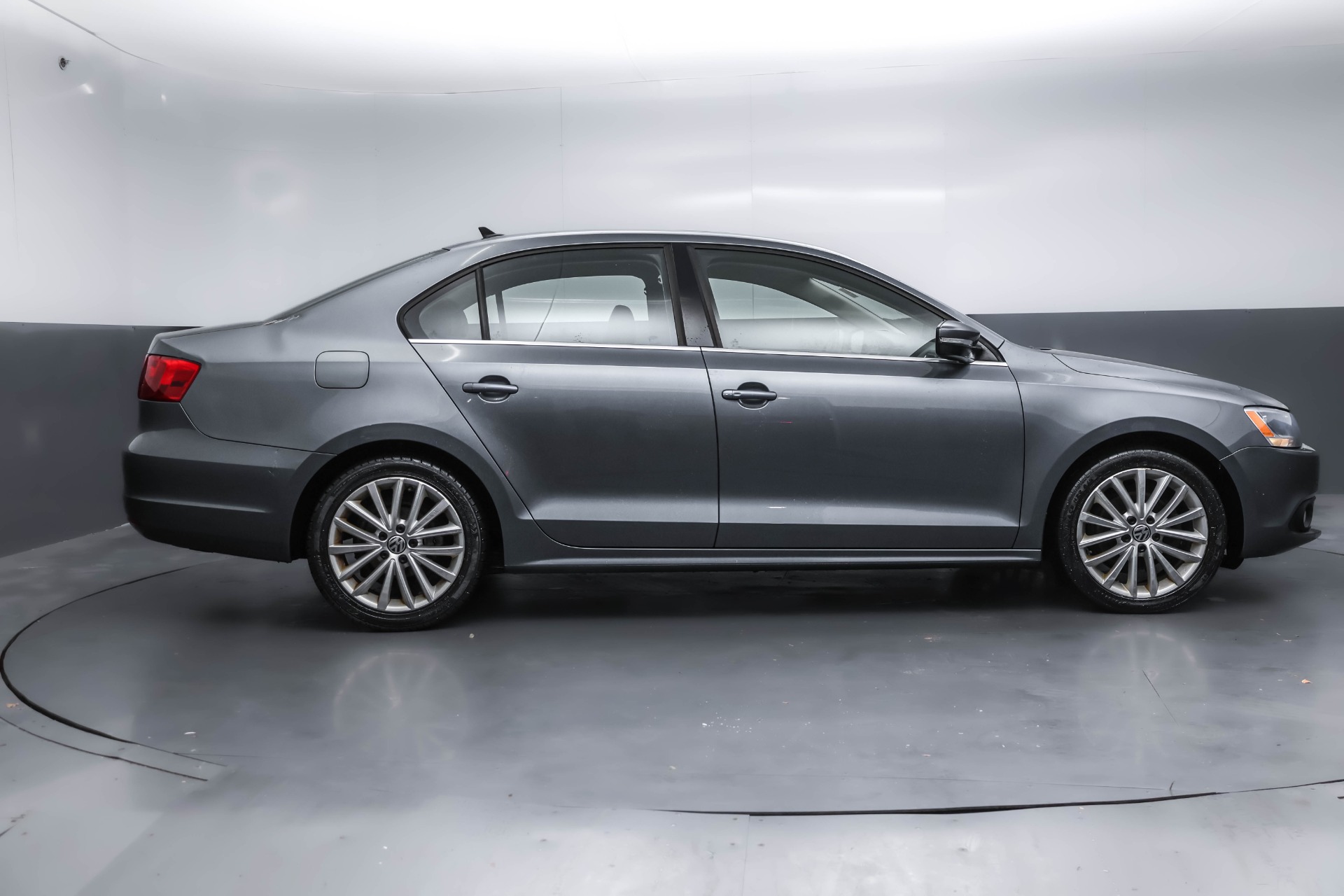 2014 Volkswagen Jetta SEL TDI photo 3