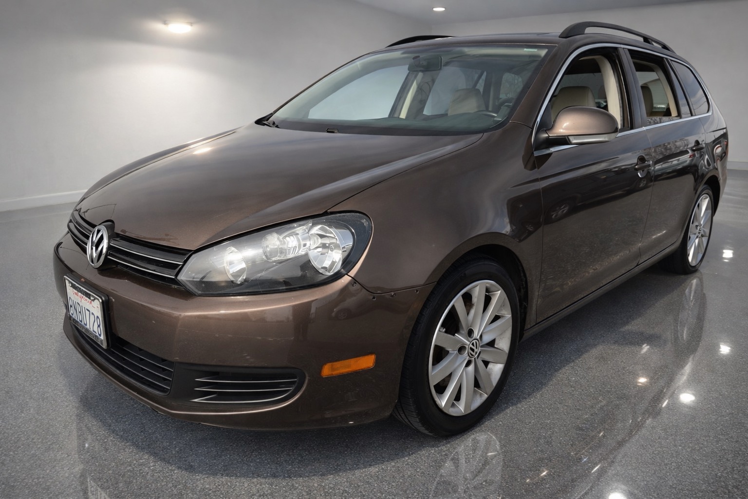 2012 Volkswagen Jetta SportWagen TDI DSG w/Sunroof & Nav's photo