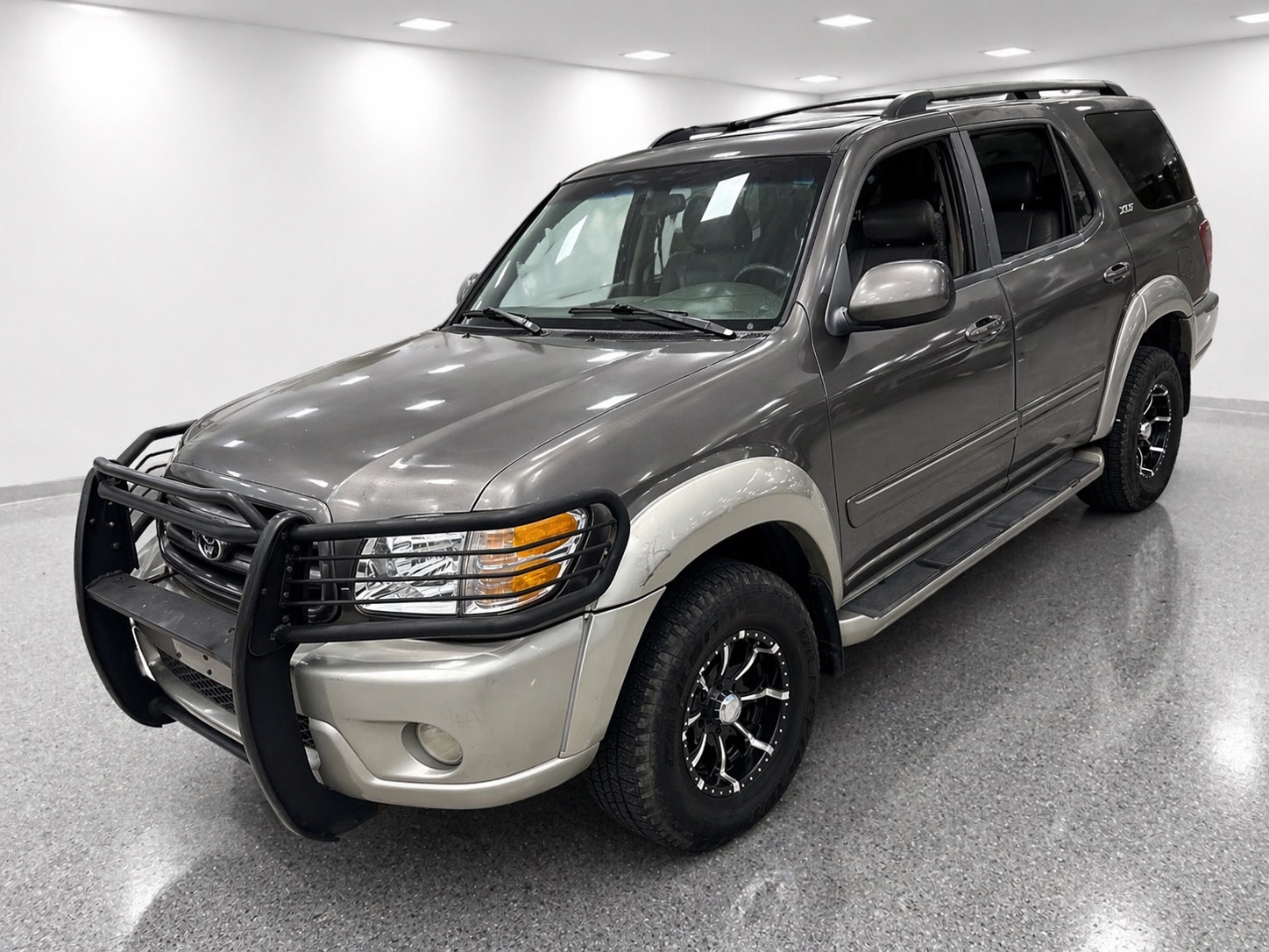2003 Toyota Sequoia SR5 4x4's photo