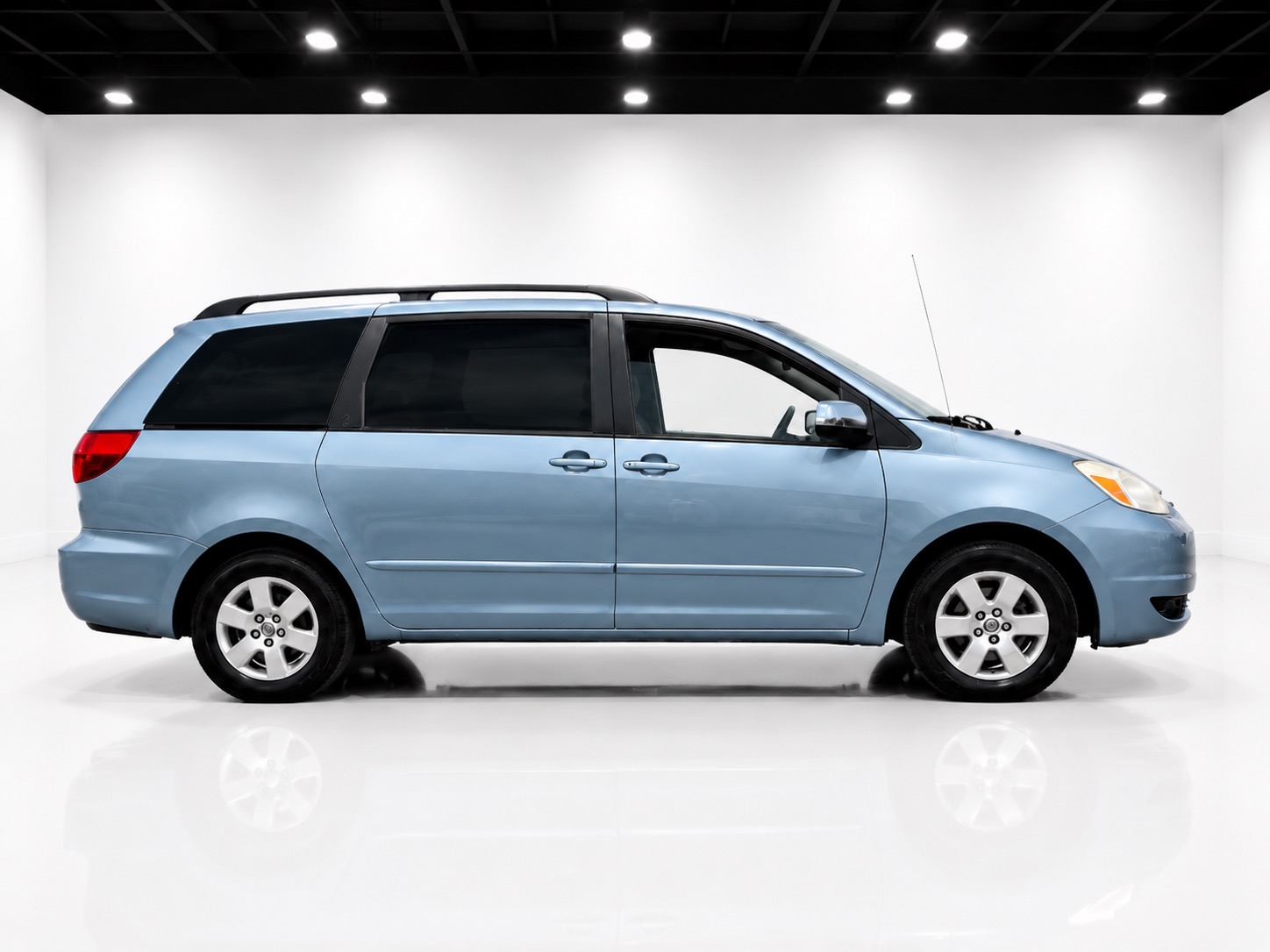 2005 Toyota Sienna's photo